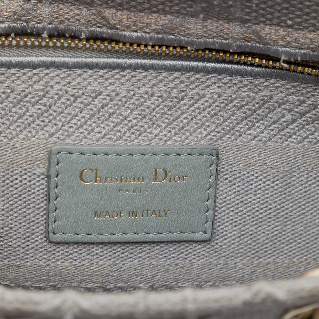 Dior Lady D-Lite Cannage brodé Moyen Gris – vue 5 – GABY PARIS