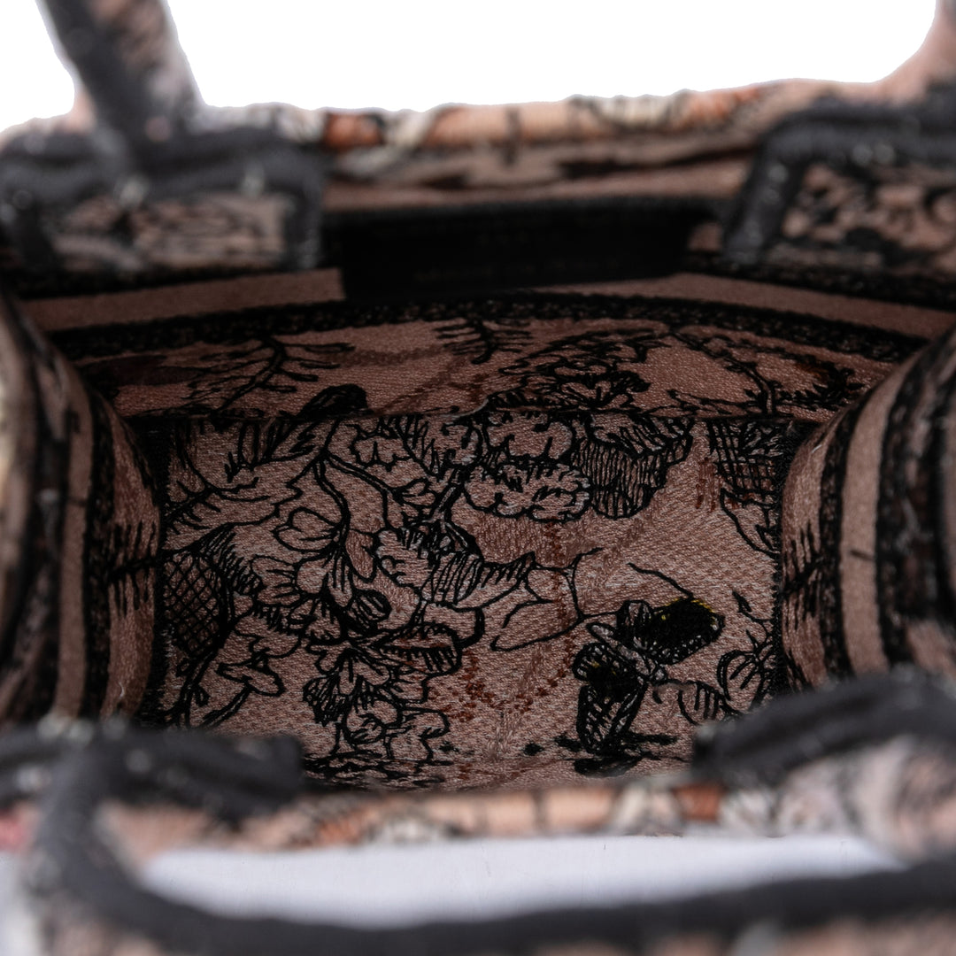 Dior Mini brodé Toile Jardin Magique Vertical Book Cabas