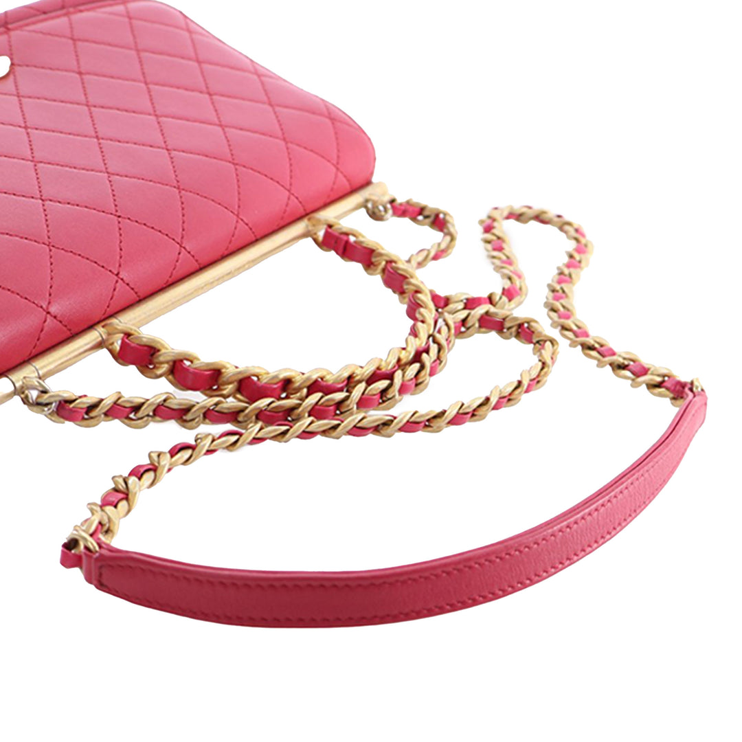 Chanel Medium Matelassé Cuir d’agneau La Parisienne à rabat