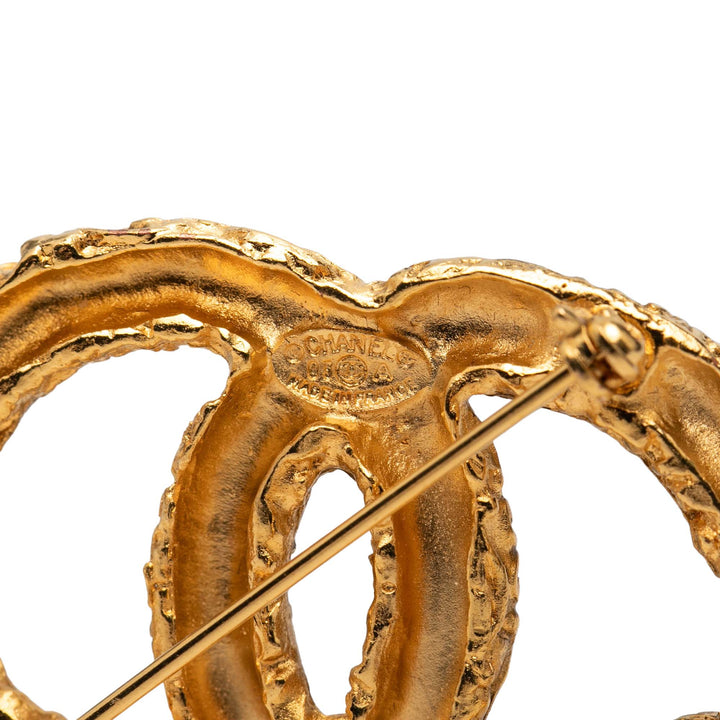 Chanel CC plaqué Baroque embossé Logo Broche