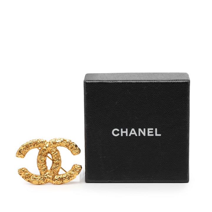 Chanel CC plaqué Baroque embossé Logo Broche