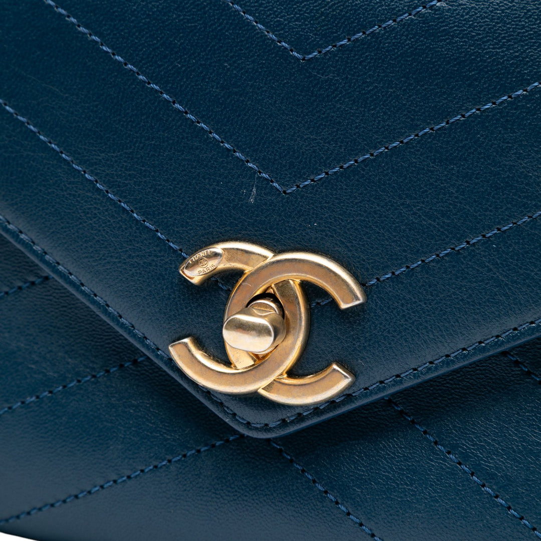 Chanel Small Chevron Cuir d’agneau Stitched Envelope Flap Bleu