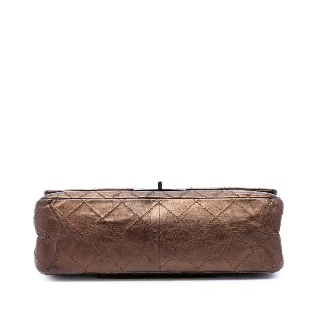 Chanel Sac porté épaule Métallisé vieilli Reissue 2.55 Double rabat 227 Cuir de veau Marron – vue 3 – GABY PARIS