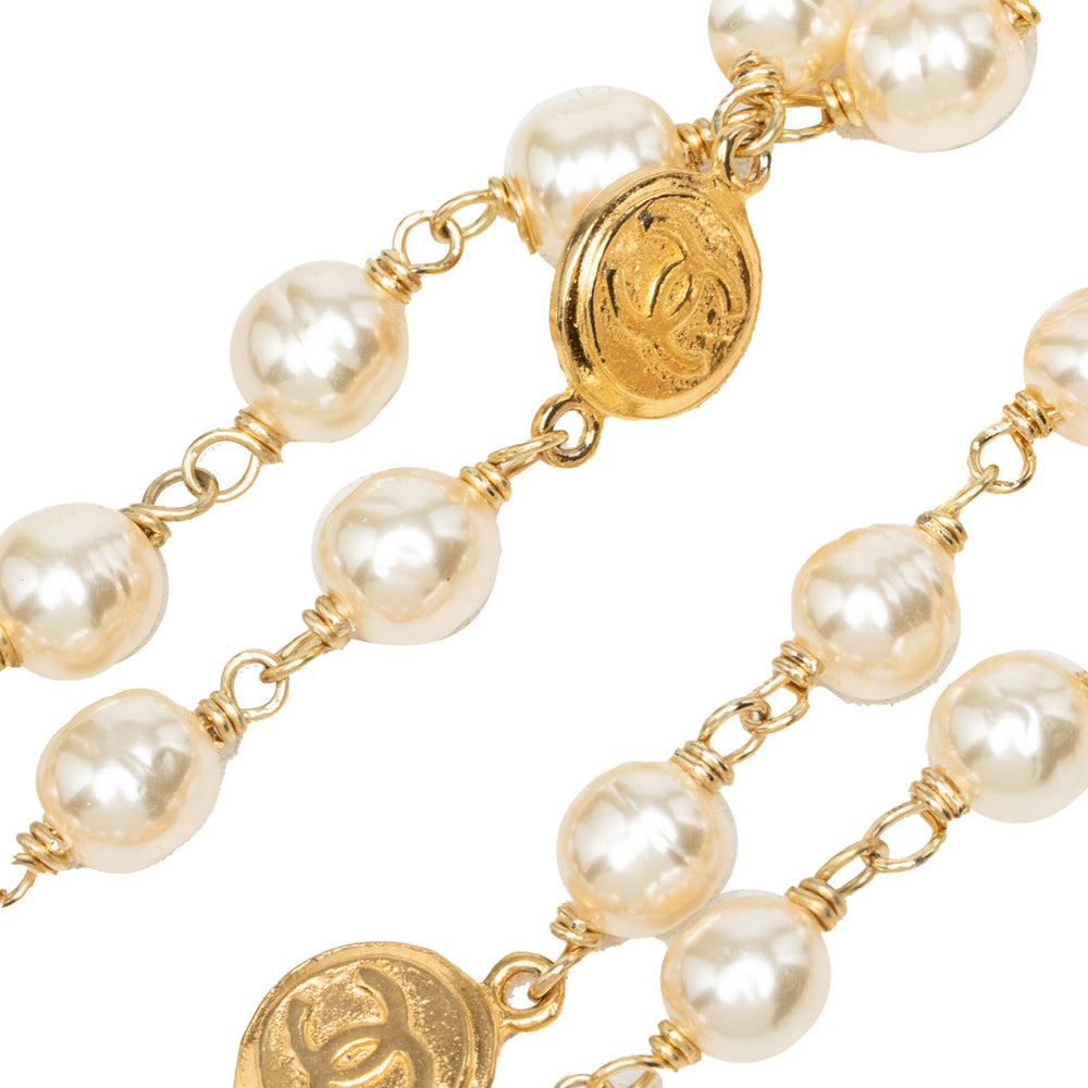 Chanel CC plaqué Perles fantaisies Collier Doré – vue 2 – GABY PARIS