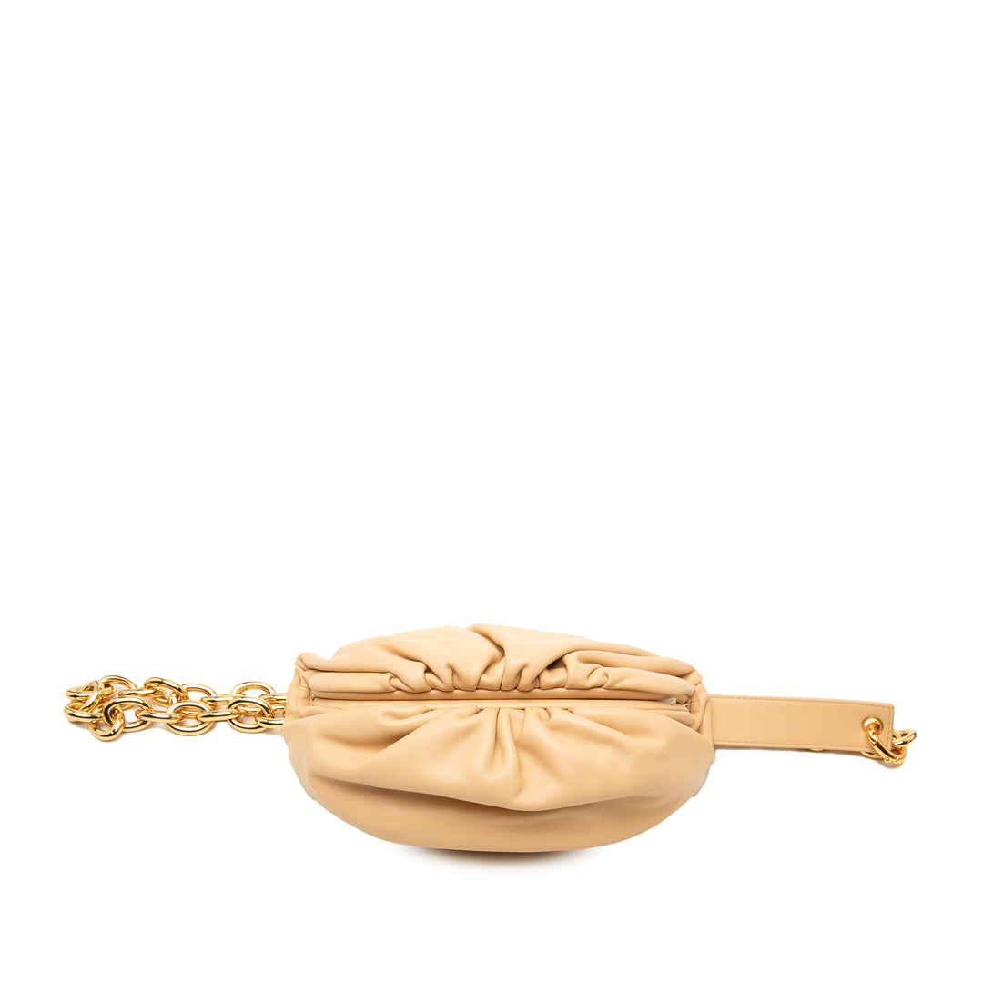 Bottega Veneta Pochette Ceinture Chaîne Cuir d'agneau Beige – vue principale – GABY PARIS