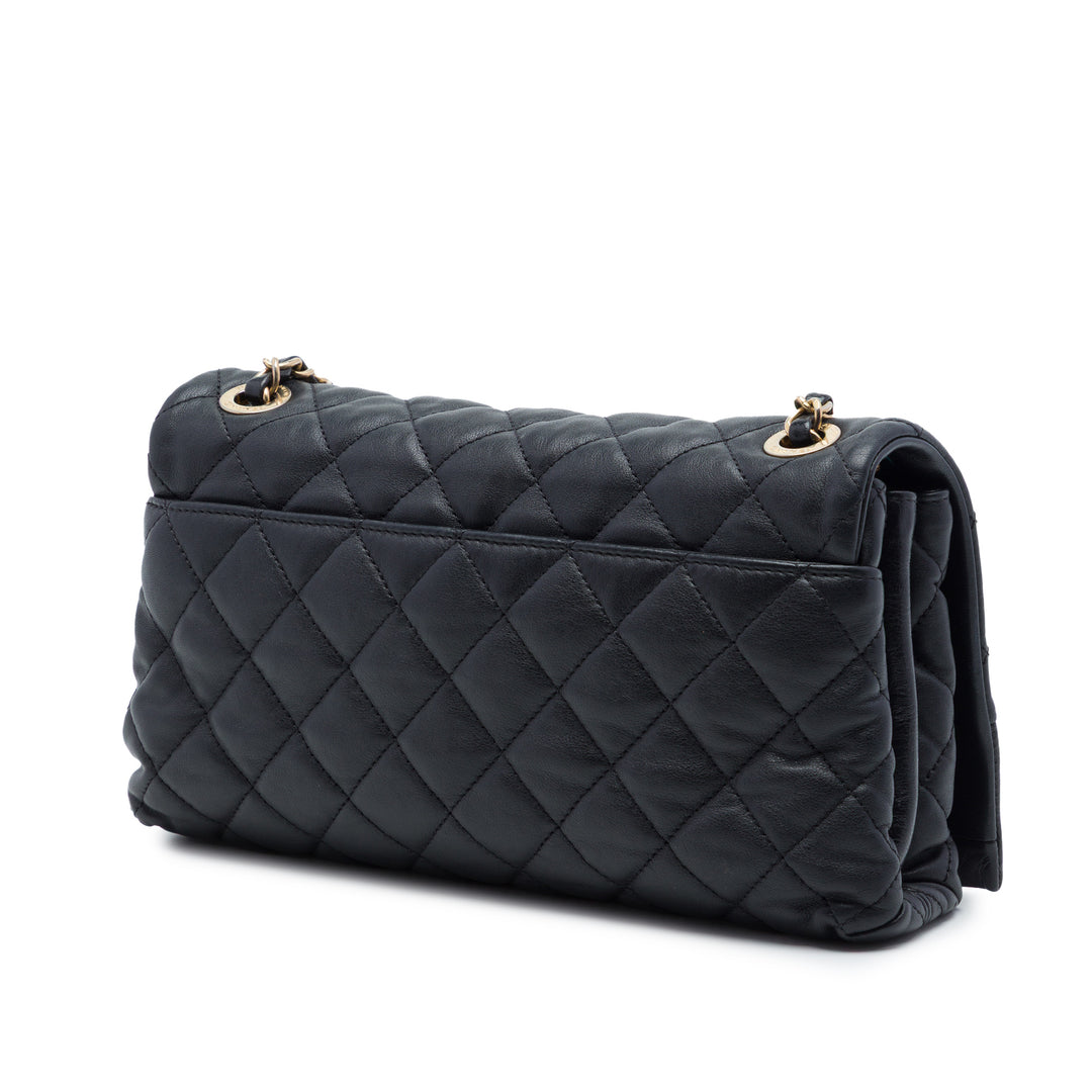 Chanel Medium Matelassé Cuir de veau Soft Elegance à rabat