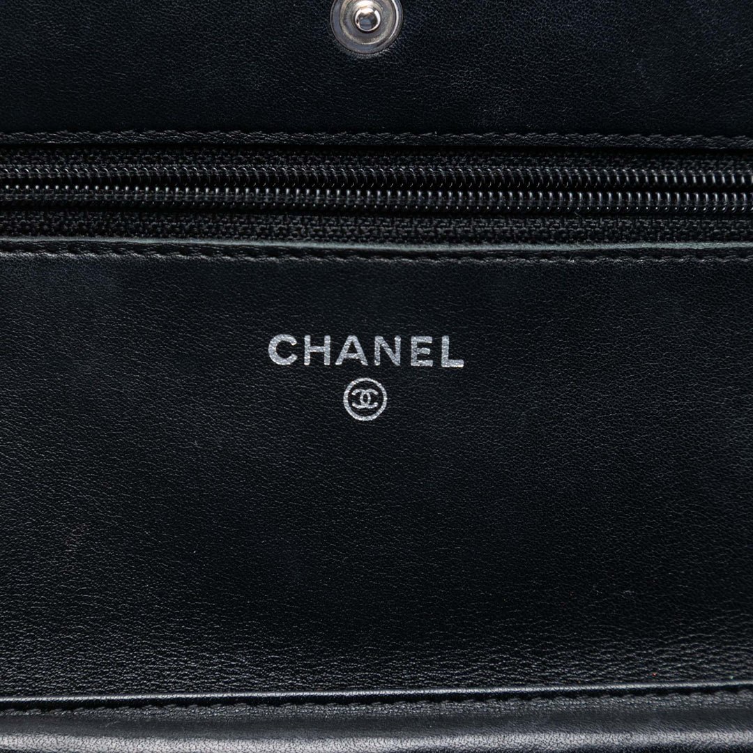 Chanel CC Matelassé Cuir verni Wallet on Chain