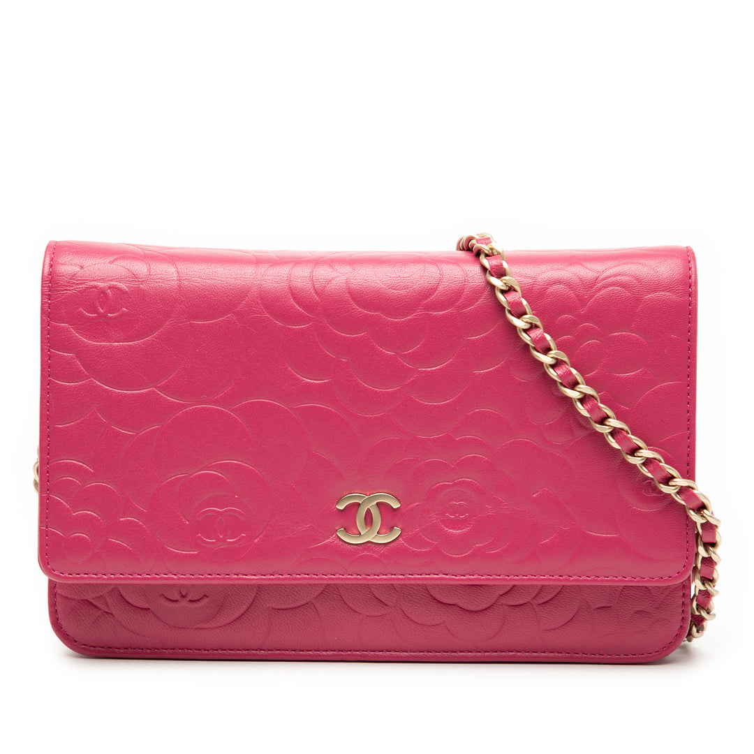 Chanel CC embossé Cuir d’agneau Camellia Wallet on Chain