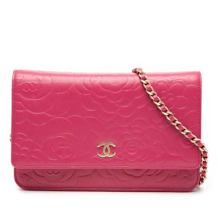 Chanel CC embossé Cuir d’agneau Camellia Wallet on Chain