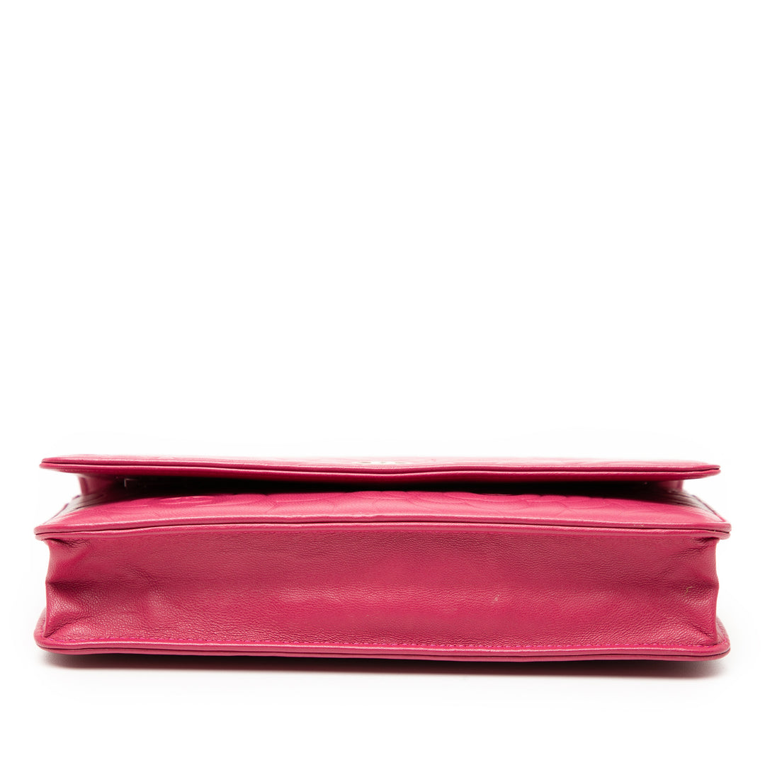 Chanel CC embossé Cuir d’agneau Camellia Wallet on Chain