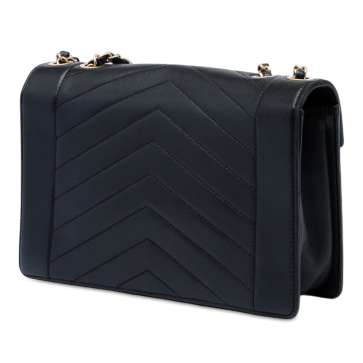 Chanel Reversed Chevron à rabat Moyen Cuir d'agneau Noir – vue 2 – GABY PARIS