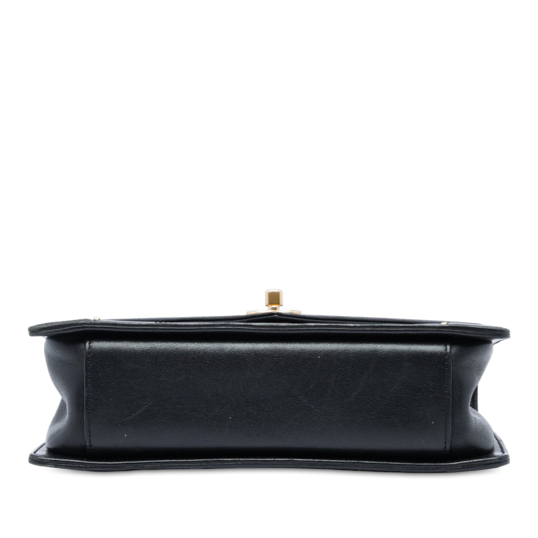 Chanel Reversed Chevron à rabat Moyen Cuir d'agneau Noir – vue 3 – GABY PARIS
