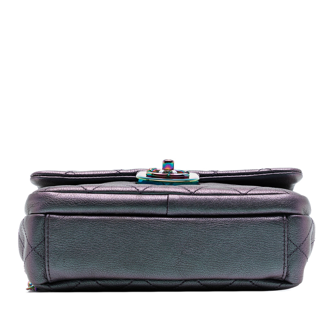 Chanel Small Iridescent Cuir de chèvre Rainbow Hardware Double Carry Waist Chain à rabat