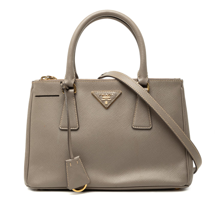 Prada Lux Galleria Double Zippé Sac Mini Saffiano Marron – vue principale – GABY PARIS