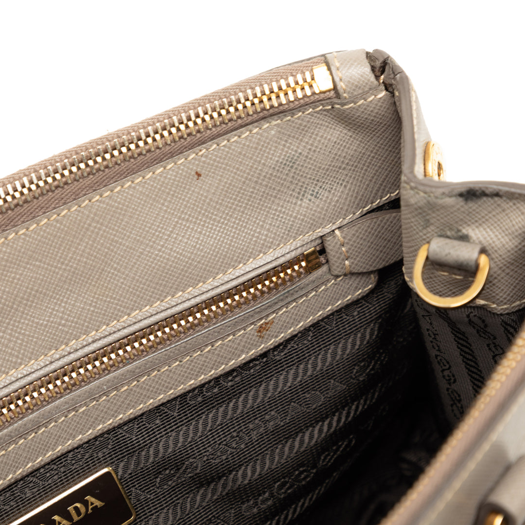 Prada Lux Galleria Double Zippé Sac Mini Saffiano Marron – vue 6 – GABY PARIS