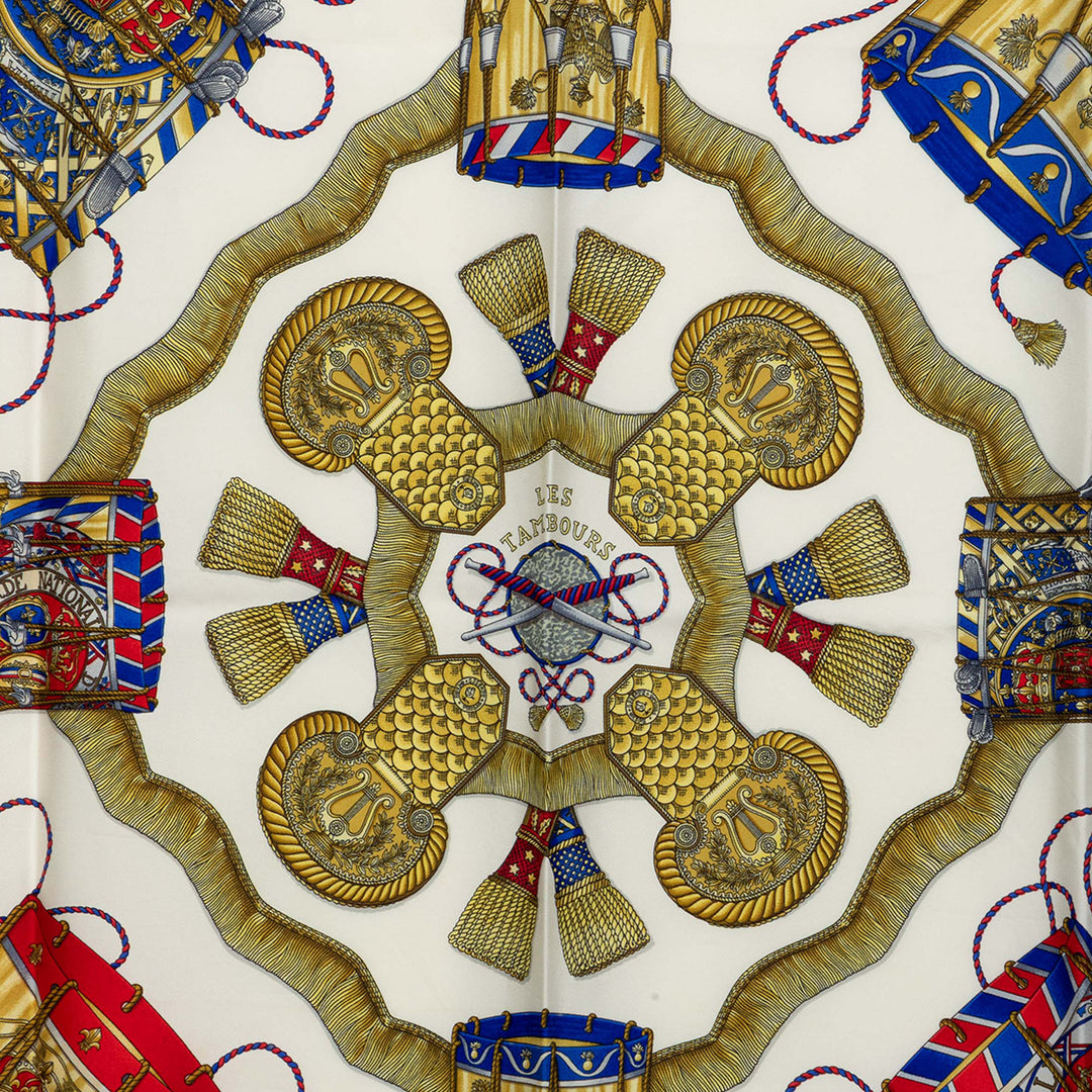 Hermès Les Tambours Foulard 90 Blanc – vue 8 – GABY PARIS