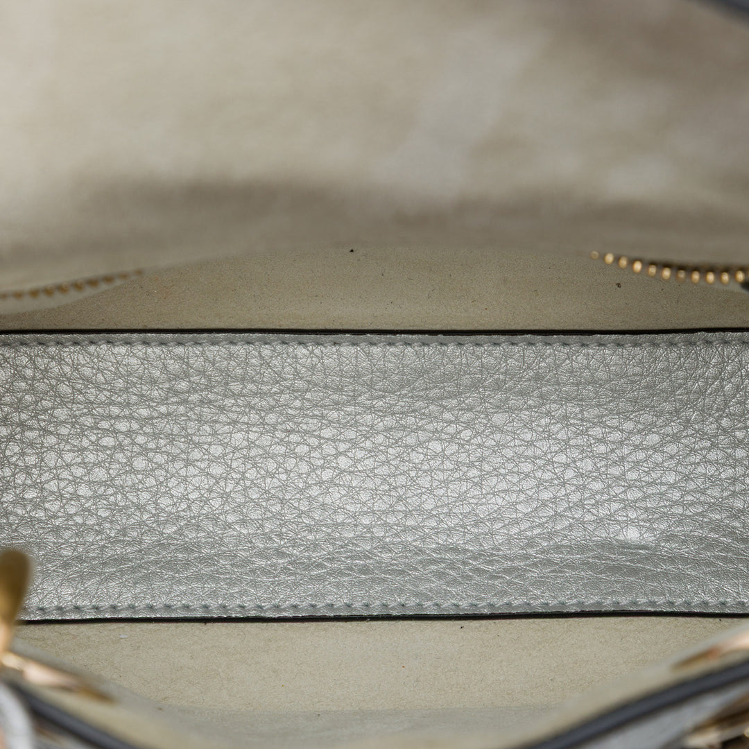 Dior Lady Dior Métallisé Cannage Souple Mini Cuir de veau Argenté – vue 4 – GABY PARIS