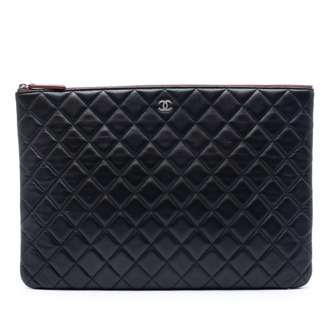 Chanel Large Matelassé Cuir d’agneau O Étui Pochette