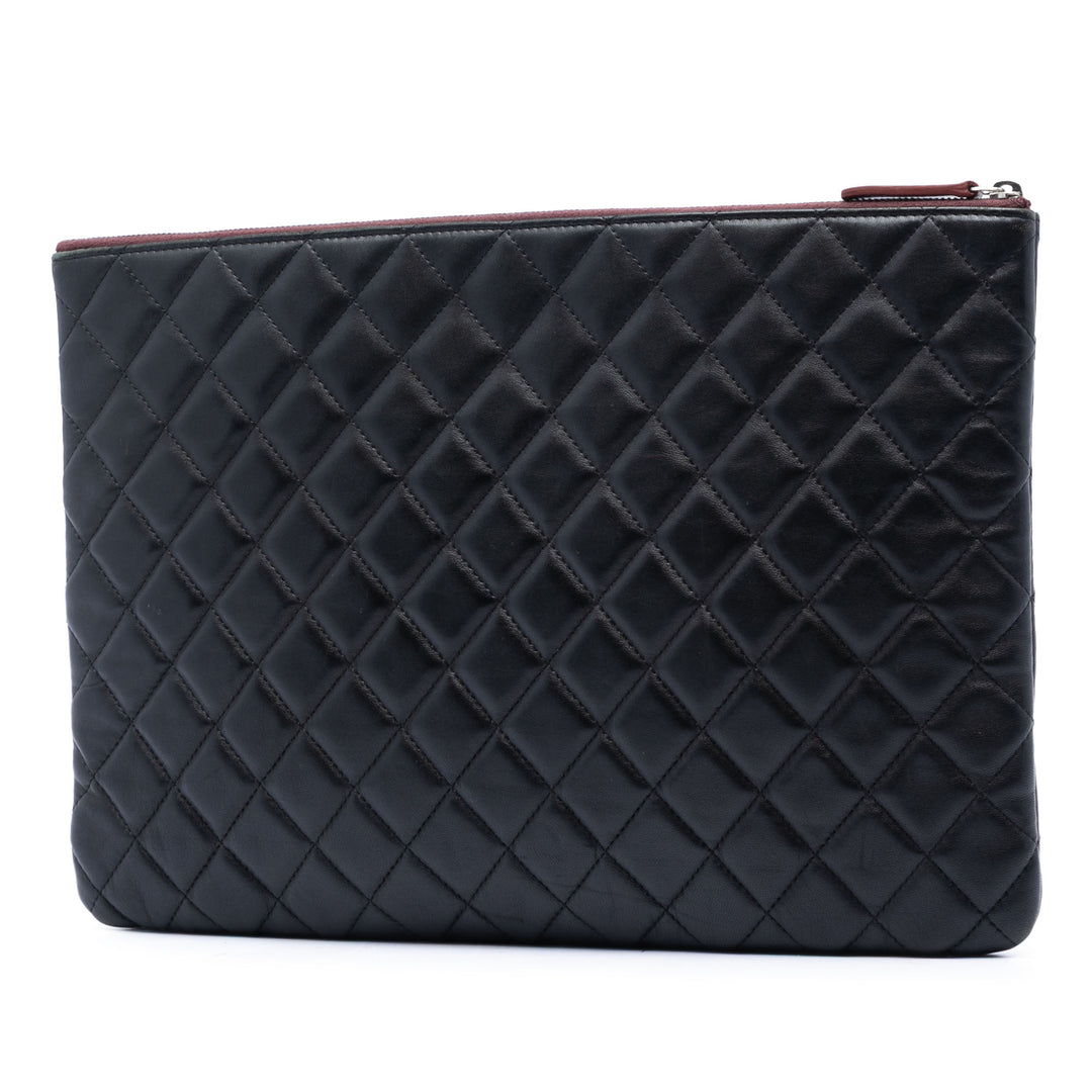 Chanel Large Matelassé Cuir d’agneau O Étui Pochette