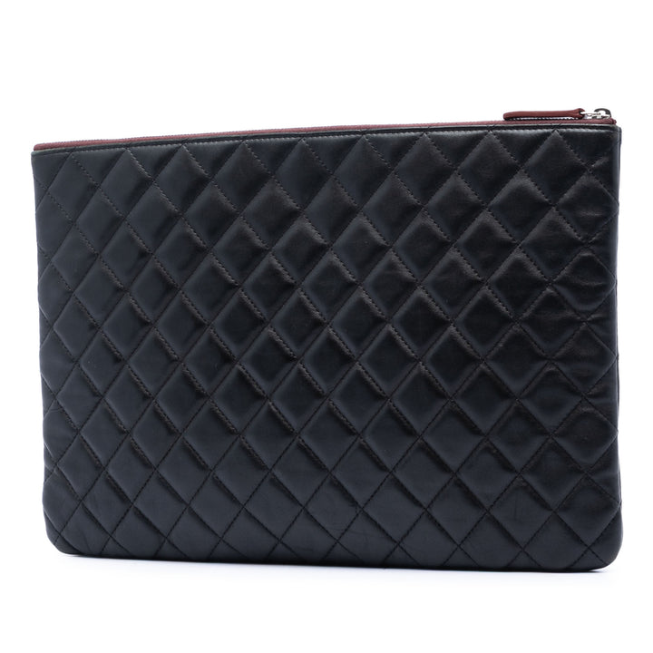 Chanel Large Matelassé Cuir d’agneau O Étui Pochette