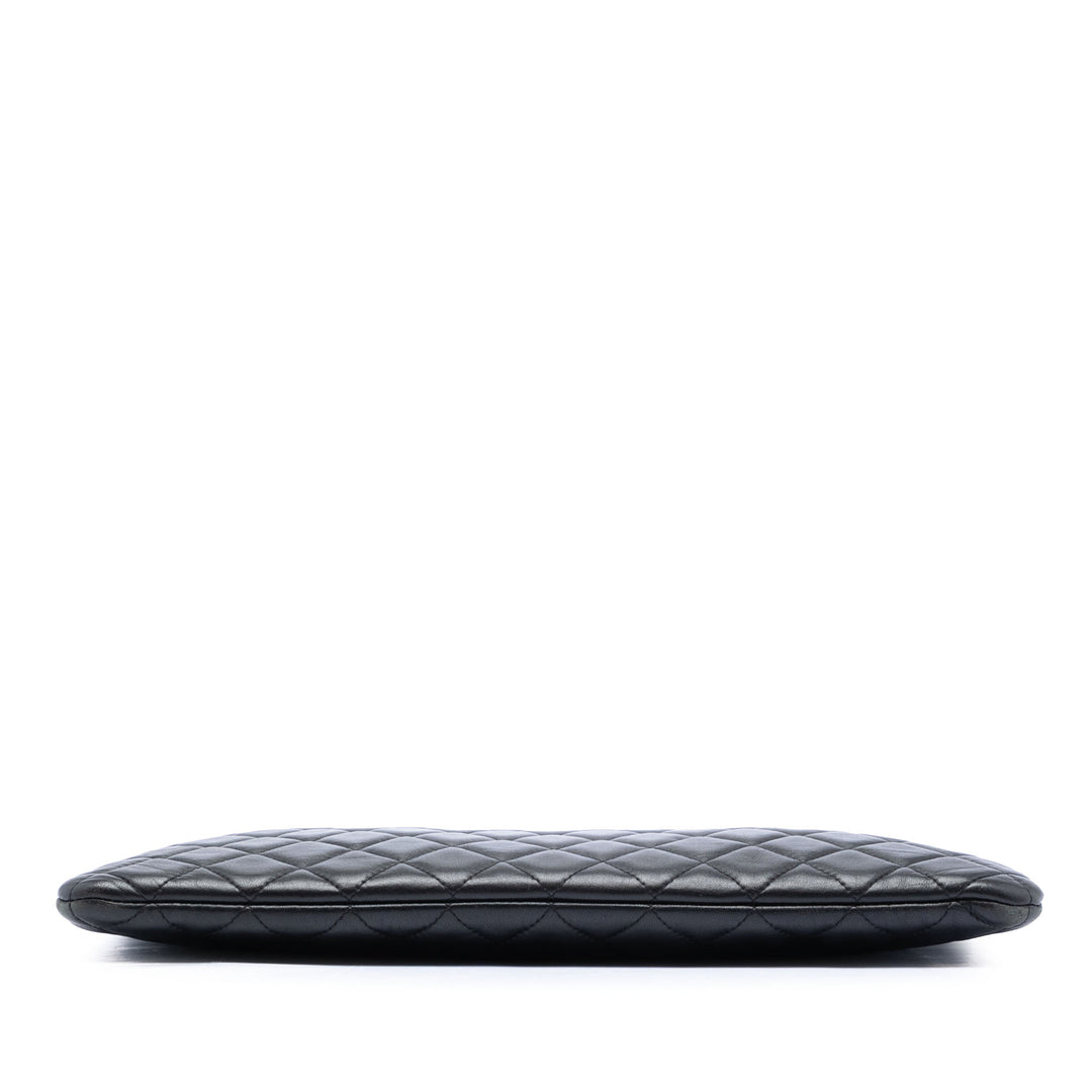 Chanel Large Matelassé Cuir d’agneau O Étui Pochette