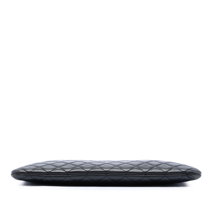 Chanel Large Matelassé Cuir d’agneau O Étui Pochette