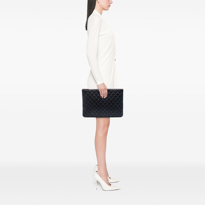 Chanel Large Matelassé Cuir d’agneau O Étui Pochette