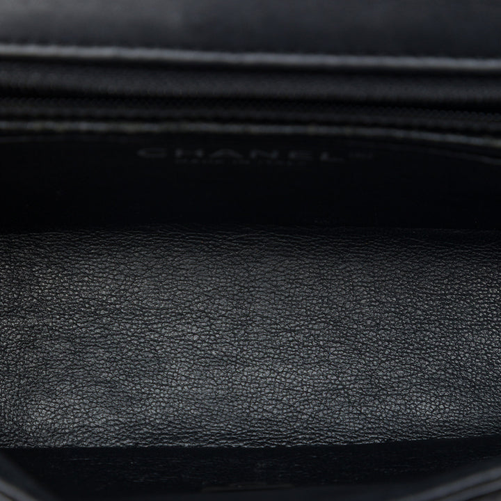 Chanel Classic Rectangulaire Rabat simple Mini Noir – vue 4 – GABY PARIS