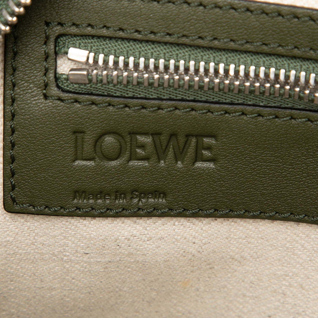 LOEWE embossé Anagram Cuir Wristlet Pochette