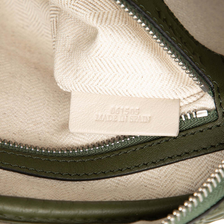 LOEWE embossé Anagram Cuir Wristlet Pochette