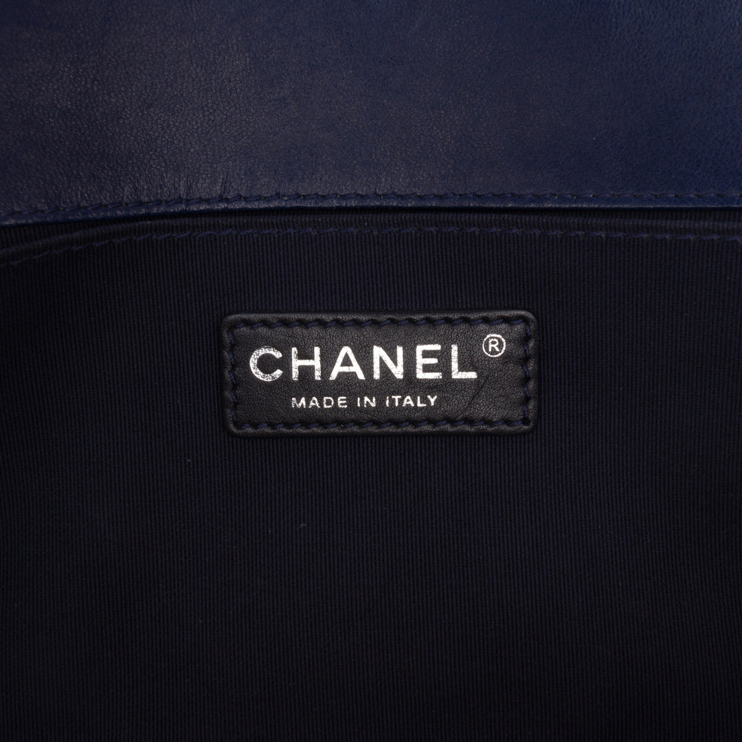 Chanel Matelassé Boy à rabat Moyen Cuir d'agneau Bleu
