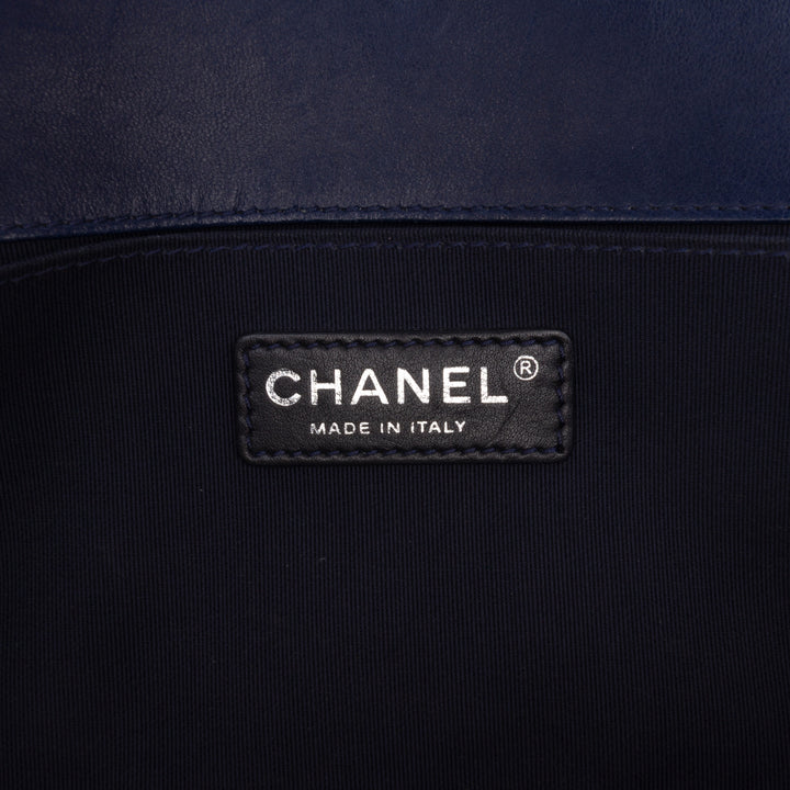Chanel Matelassé Boy à rabat Moyen Cuir d'agneau Bleu