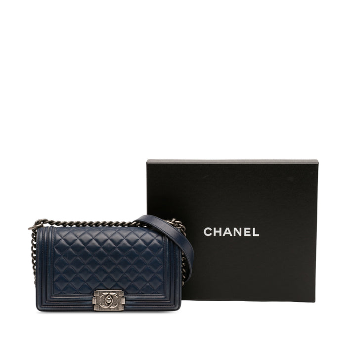 Chanel Matelassé Boy à rabat Moyen Cuir d'agneau Bleu