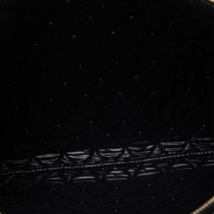 Chanel Large Matelassé Cuir d’agneau Double Stitch Pompon O Étui Pochette