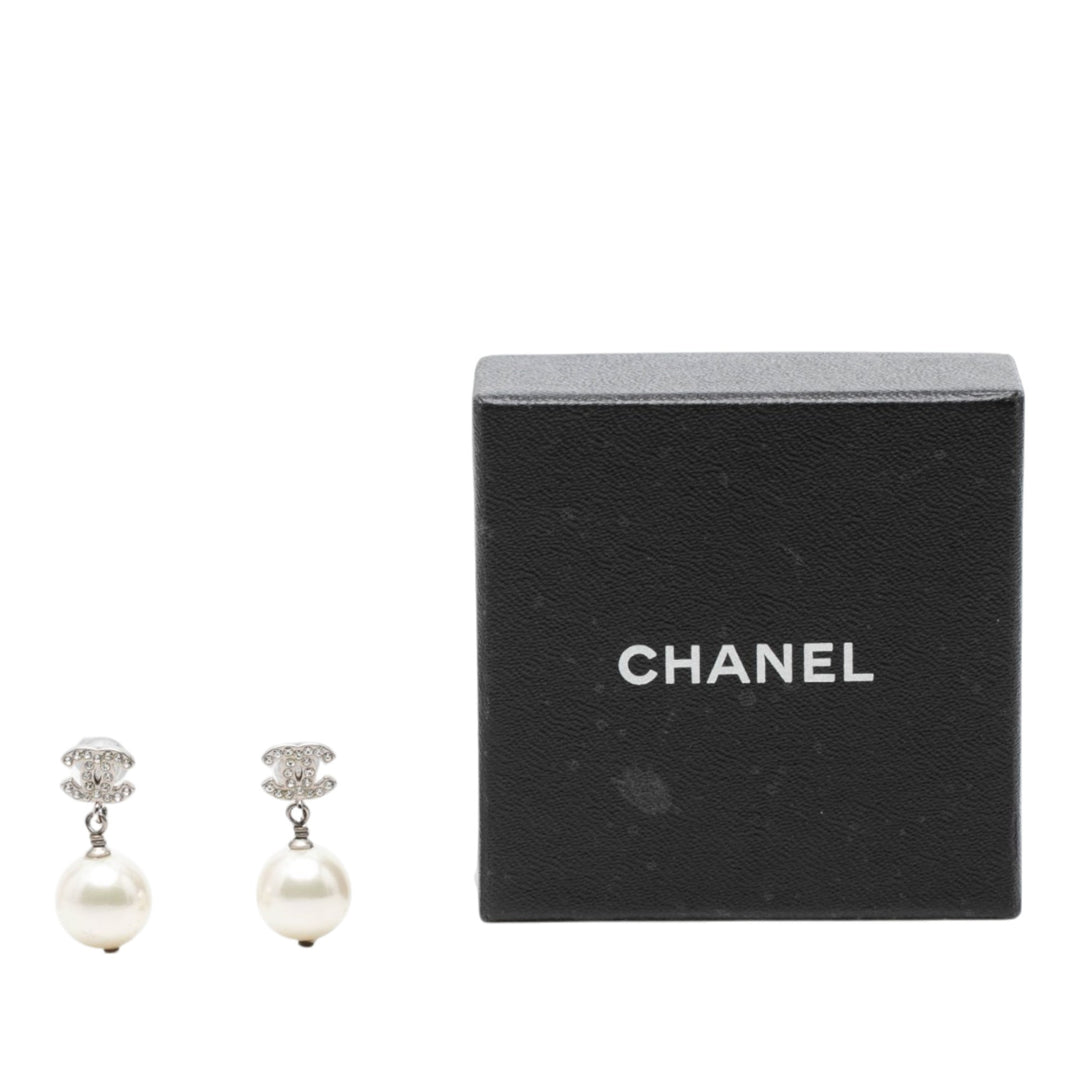 Chanel CC Brass Strass et Perles fantaisie pendantes Bullet Back Boucles d’oreilles