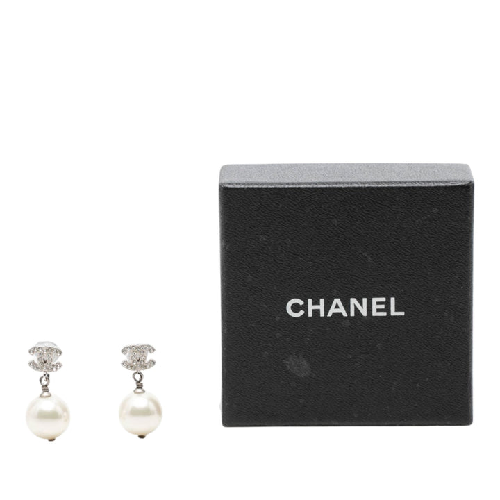 Chanel CC Brass Strass et Perles fantaisie pendantes Bullet Back Boucles d’oreilles