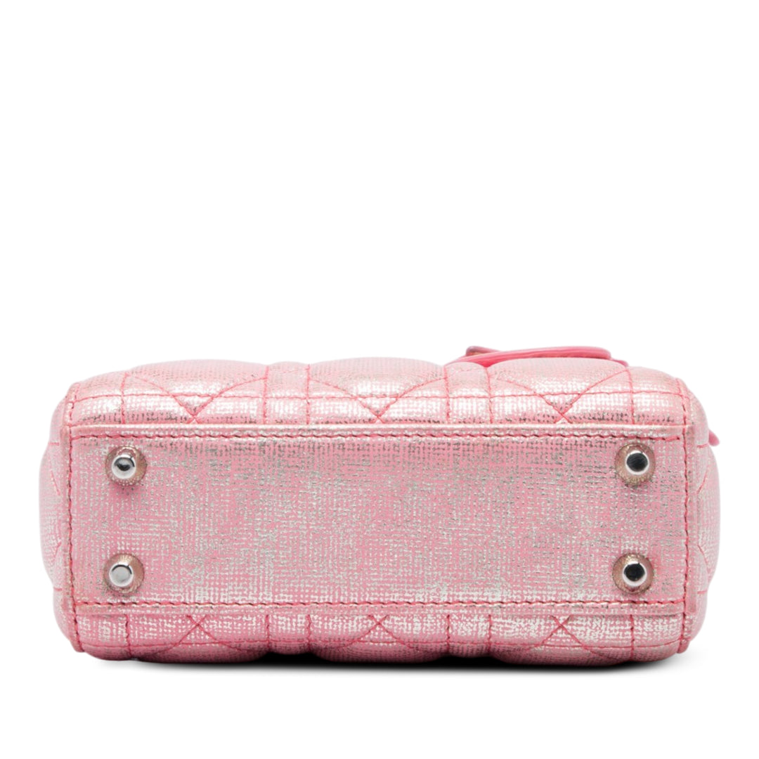 Dior Lady Dior Métallisé Irisé Cannage Micro Cuir d'agneau Rose – vue 3 – GABY PARIS