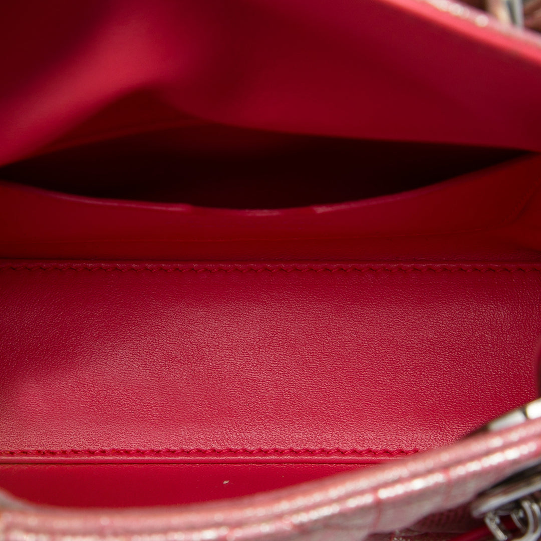 Dior Lady Dior Métallisé Irisé Cannage Micro Cuir d'agneau Rose – vue 4 – GABY PARIS