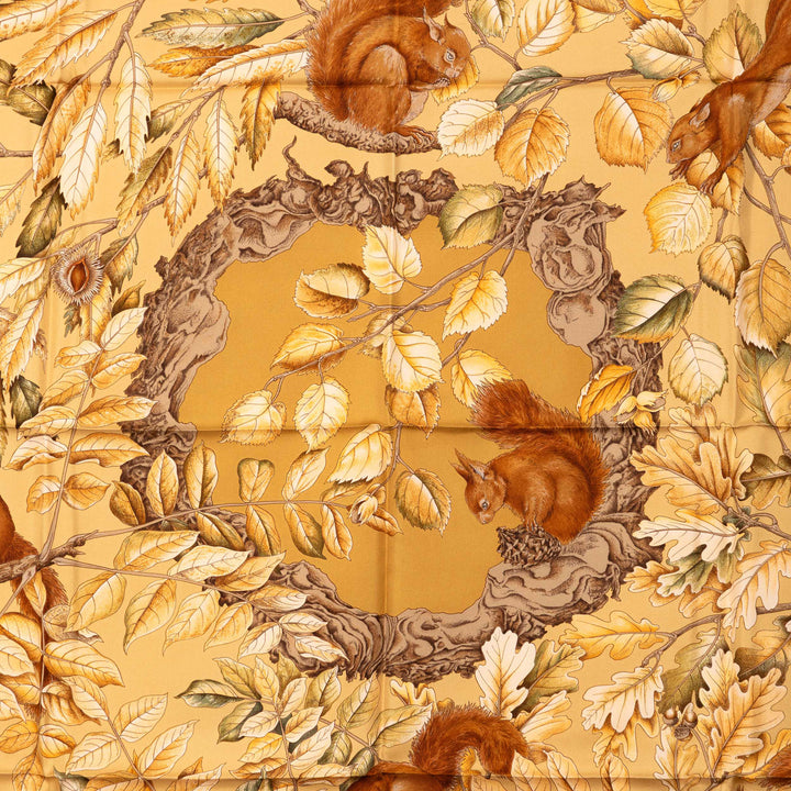 Hermès Casse Noisette Soie Foulard 90