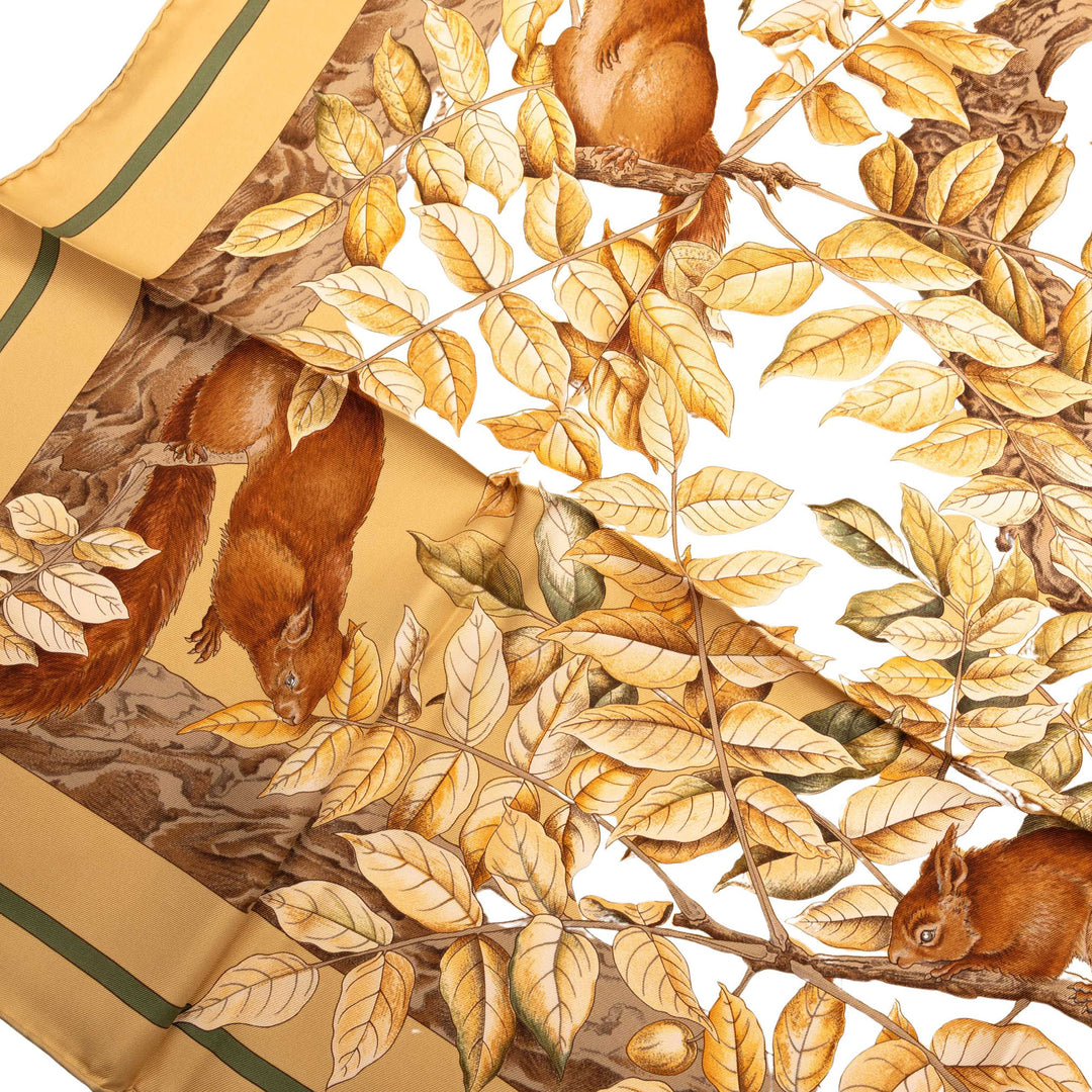 Hermès Casse Noisette Soie Foulard 90