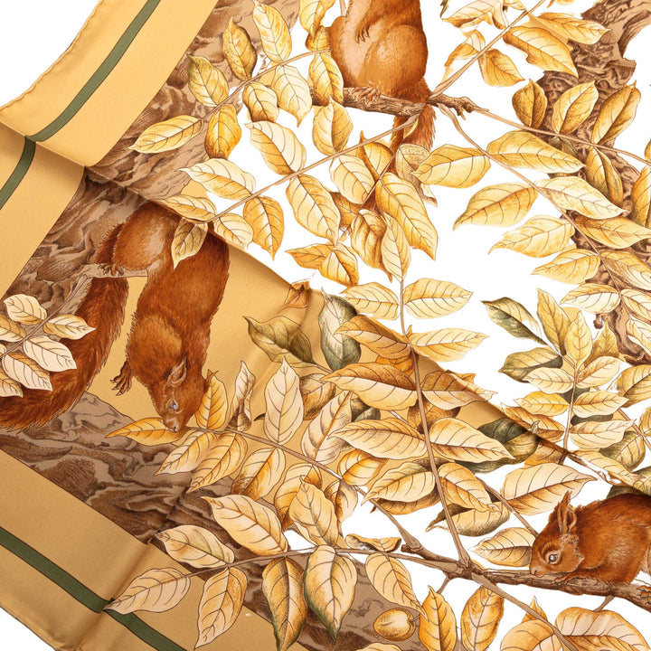 Hermès Casse Noisette Soie Foulard 90