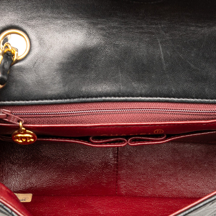 Chanel Mini Square Cuir d’agneau Straight Simple rabat