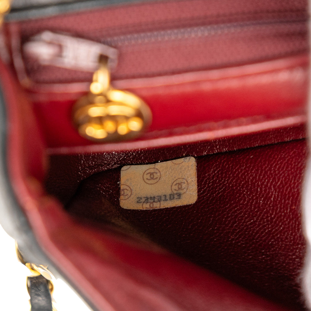 Chanel Mini Square Cuir d’agneau Straight Simple rabat