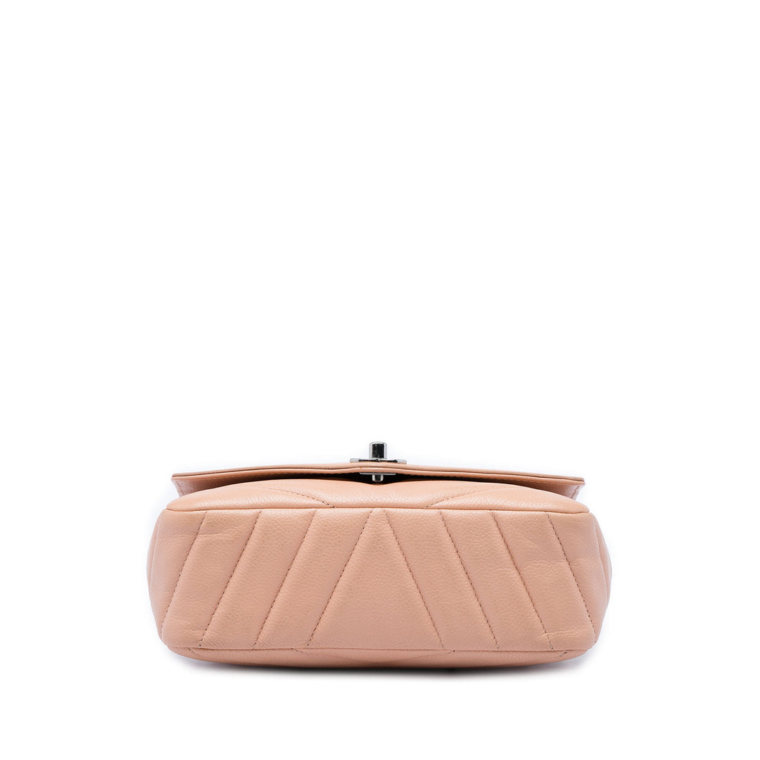 Chevron Data Center Enveloppe à rabat Petit Cuir caviar Beige