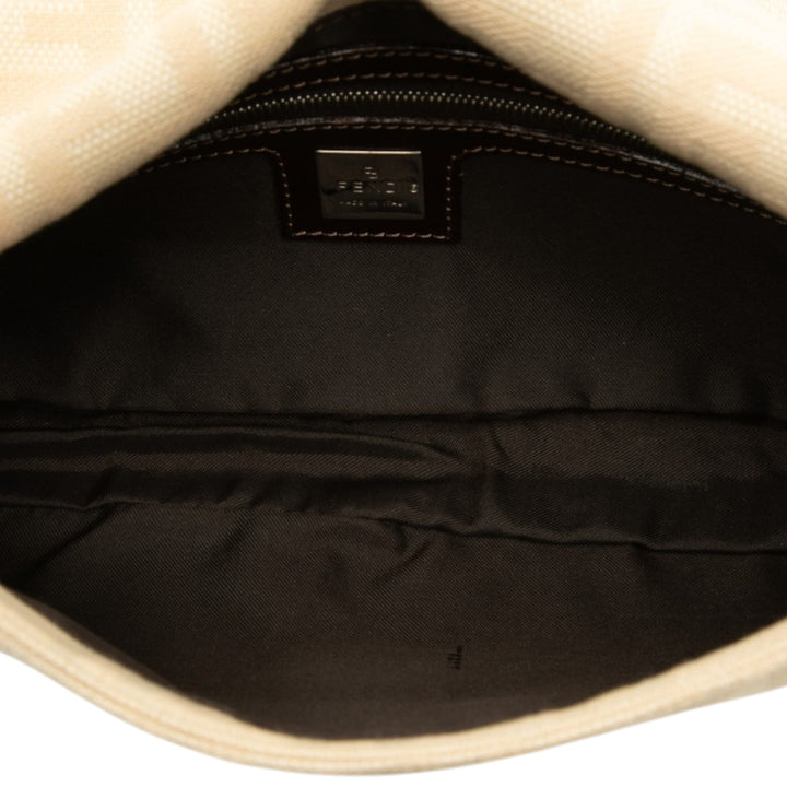 Fendi Sac porté épaule Zucca Baguette Beige – vue 4 – GABY PARIS