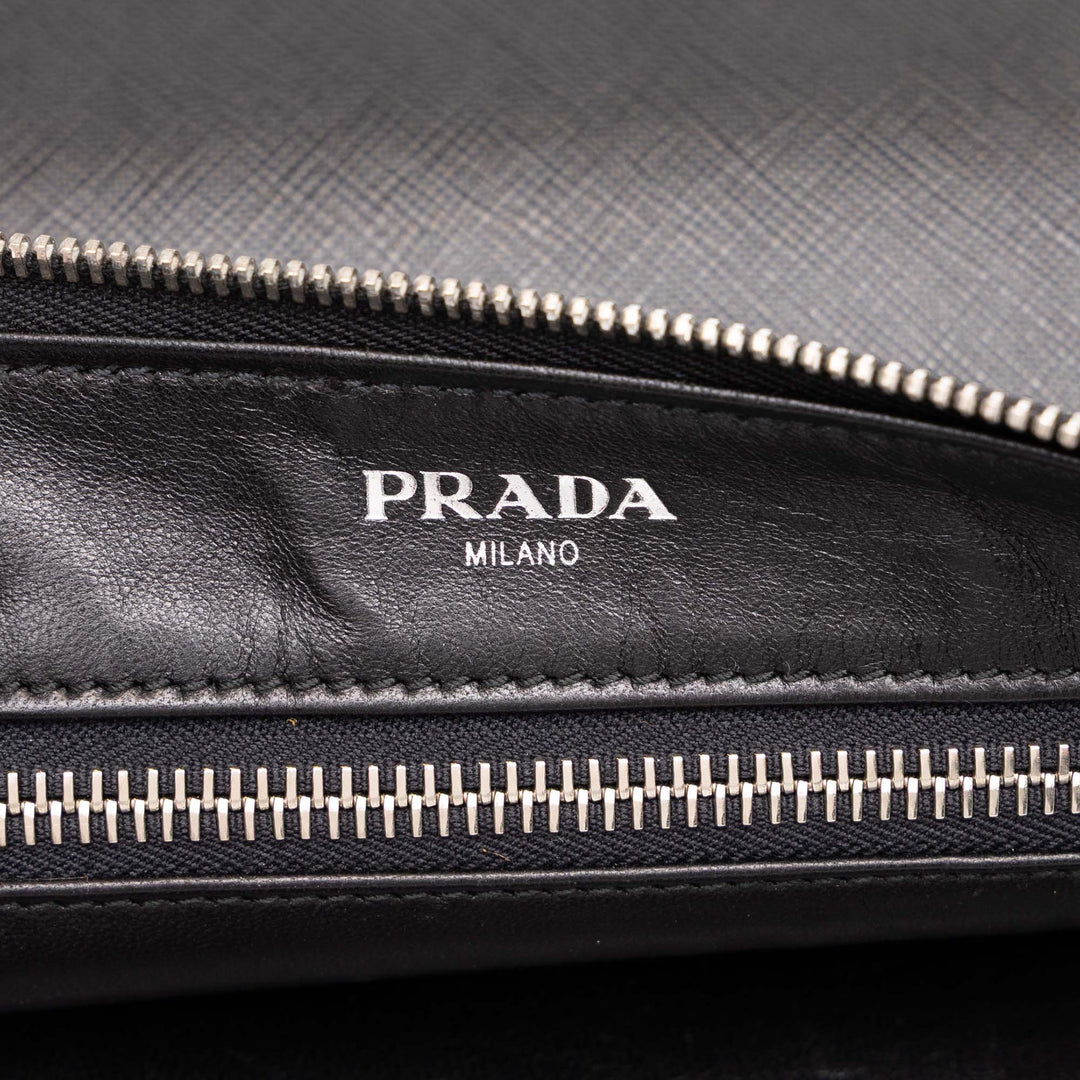 Prada Pochette Bellboy Saffiano Noir – vue 5 – GABY PARIS