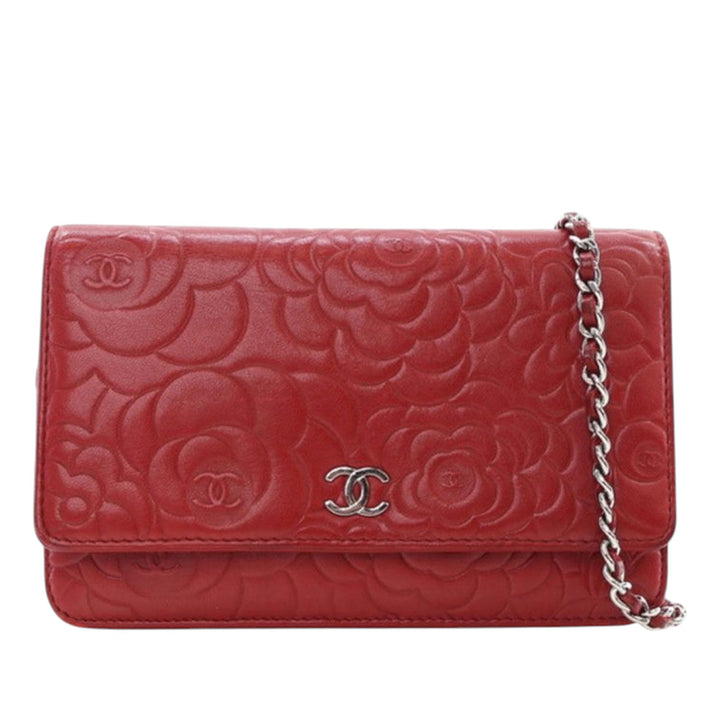 Chanel CC embossé Cuir d’agneau Camellia Wallet on Chain