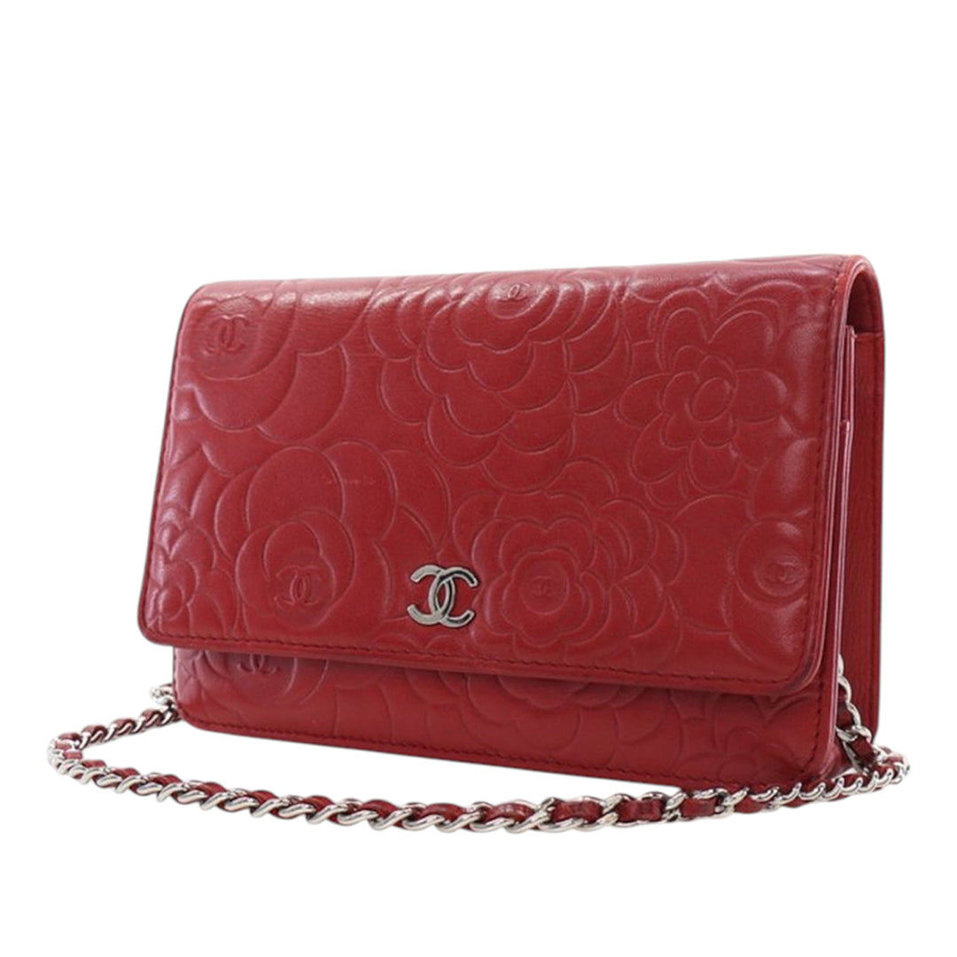 Chanel CC embossé Cuir d’agneau Camellia Wallet on Chain