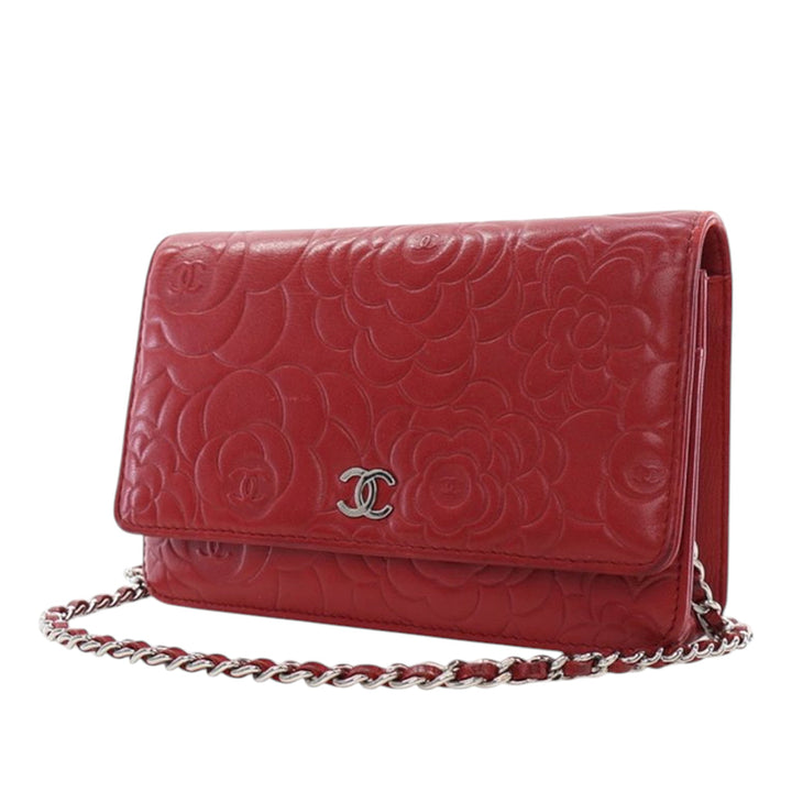 Chanel CC embossé Cuir d’agneau Camellia Wallet on Chain