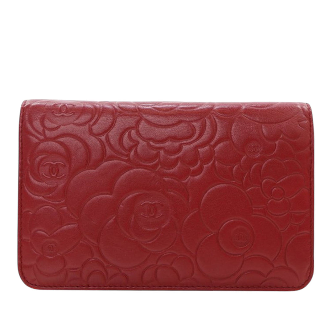 Chanel CC embossé Cuir d’agneau Camellia Wallet on Chain